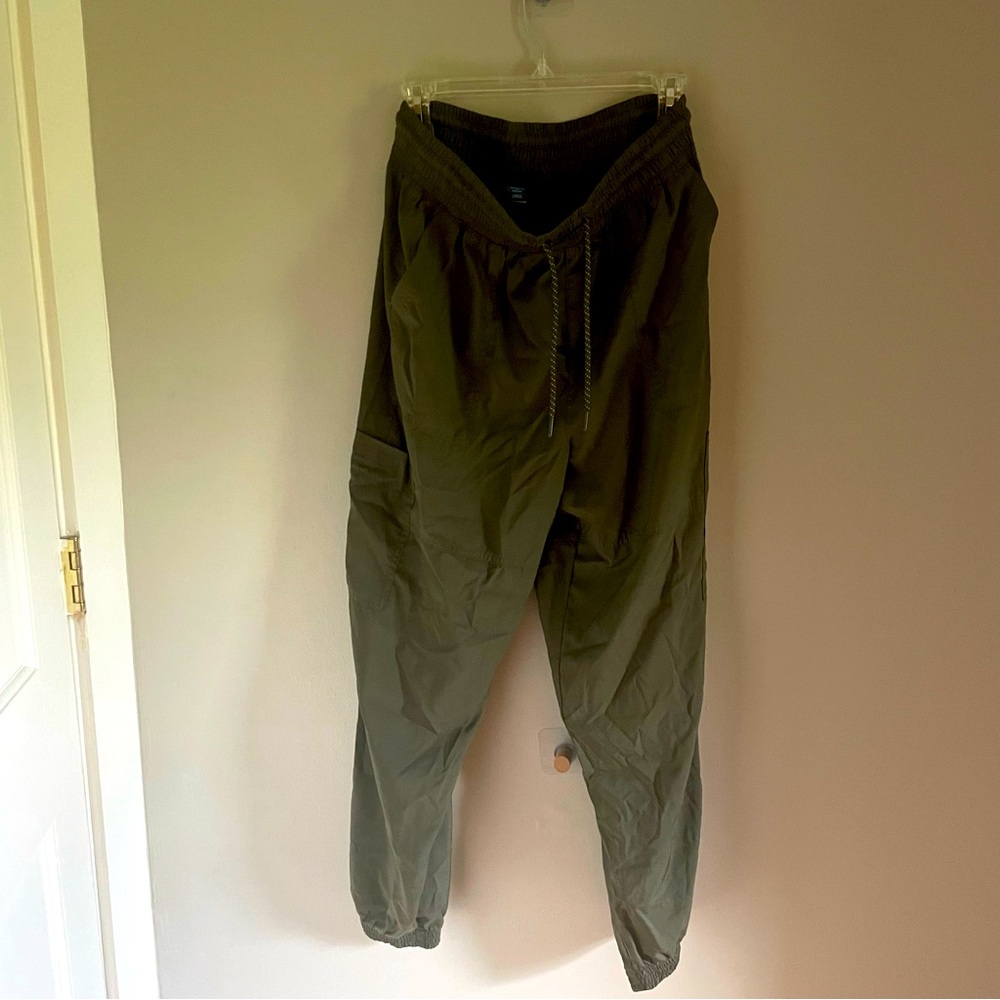 Old Navy Cargo Joggers Olive Green. Oversized led fit.